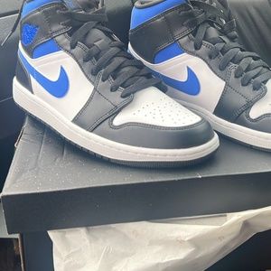 Nike Air Jordans 1s - Mid